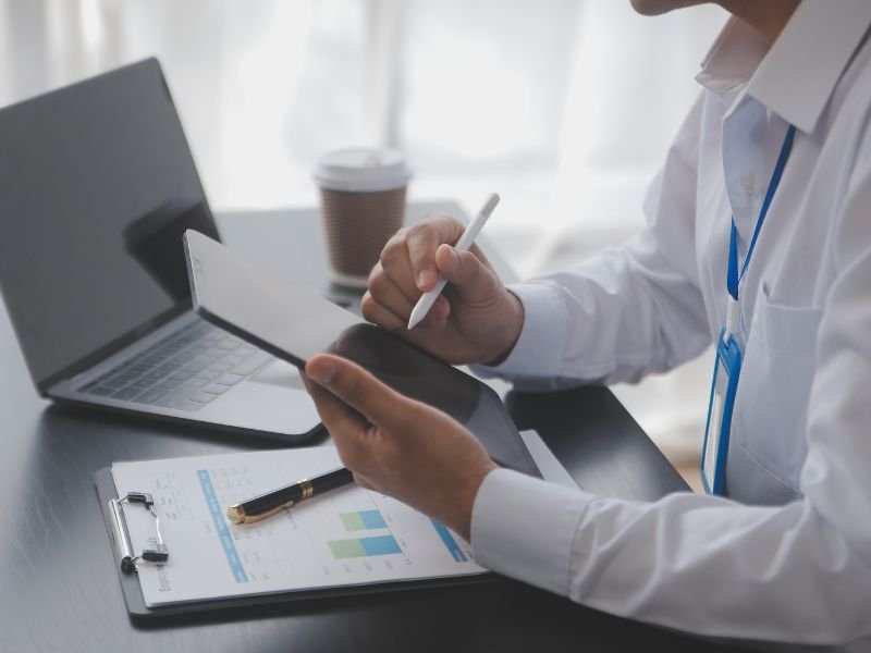 Como construir um planejamento financeiro de 12 meses com metas realistas e resultados mensuráveis