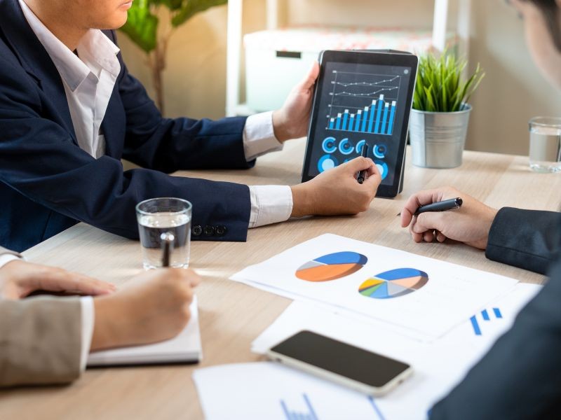 Como uma consultoria financeira pode melhorar a margem de lucro da empresa