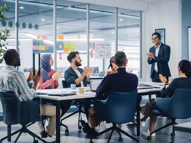 Como uma consultoria financeira pode ajudar uma empresa endividada